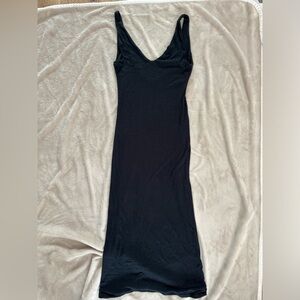 Skatie midi dress - ribbed black fitted